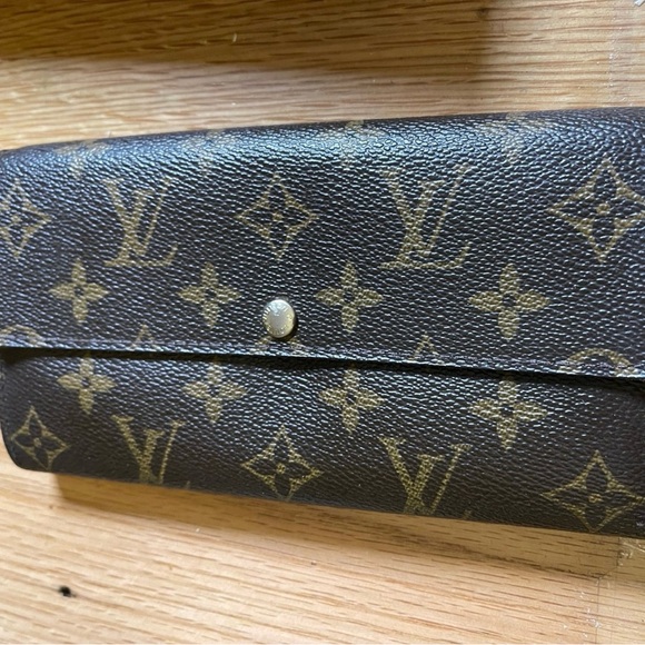 Louis Vuitton Wallet - Picture 2 of 6